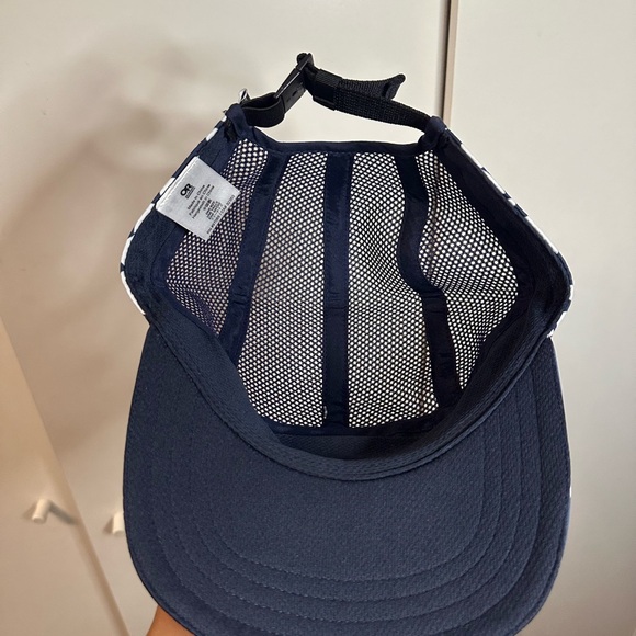 OUTDOOR RESEARCH RUNNING HAT - Picture 3 of 4